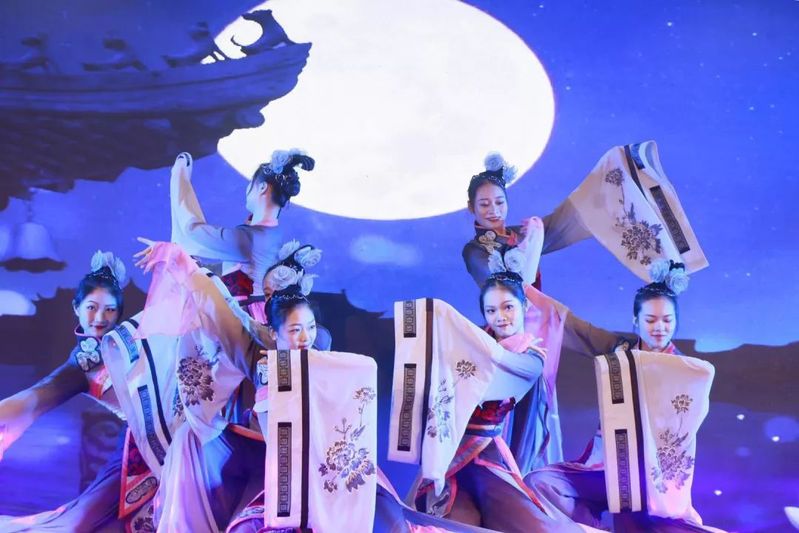 音樂(lè)傳播專業(yè)學(xué)子亮相2019中國(guó)(廣州)演出經(jīng)紀(jì)人大會(huì)，深化產(chǎn)學(xué)融合新篇章