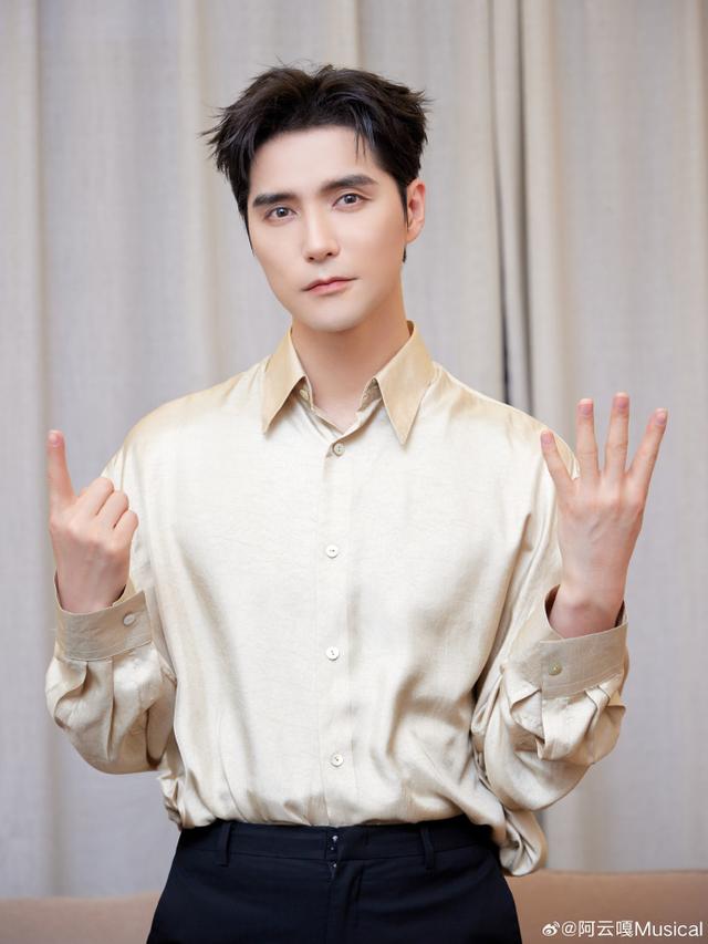 從舞臺(tái)巨星到幕后推手 阿云嘎與他的演出經(jīng)紀(jì)人